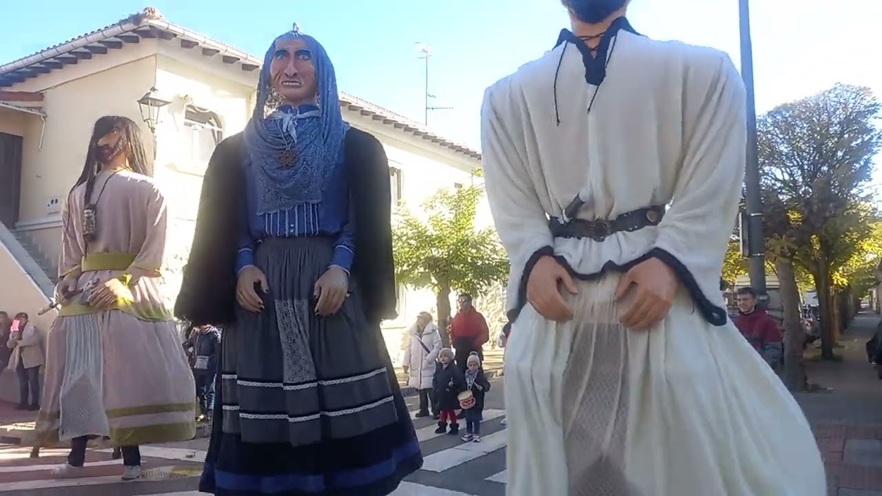 Gigantes de la txantrea en fiestas txikis 2023