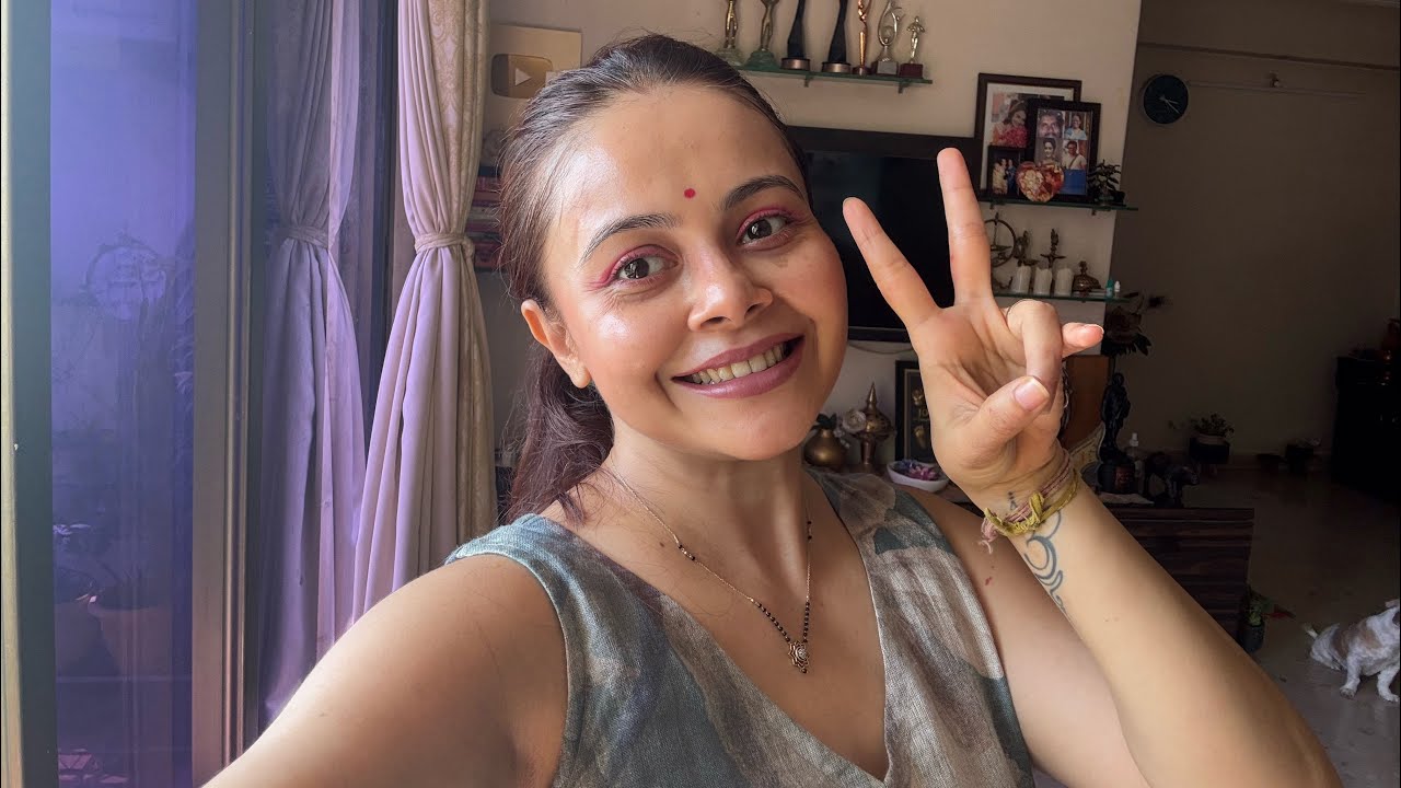Full Face MAKEUP Using Only LIPSTICKS 😀 | Weird MakeUp Challenge |Devoleena Bhattacharjee | Vlog