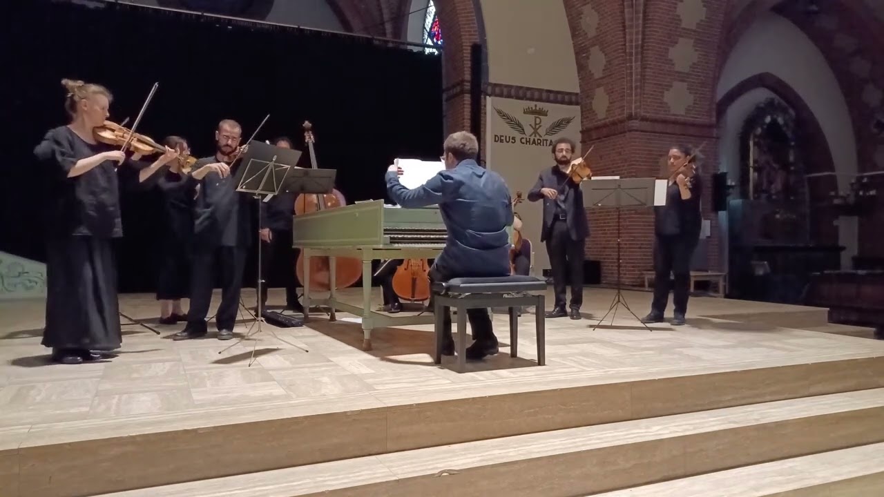 W.F. Bach - Harpsichord Concerto in D Major, F41 Camerata Utricia