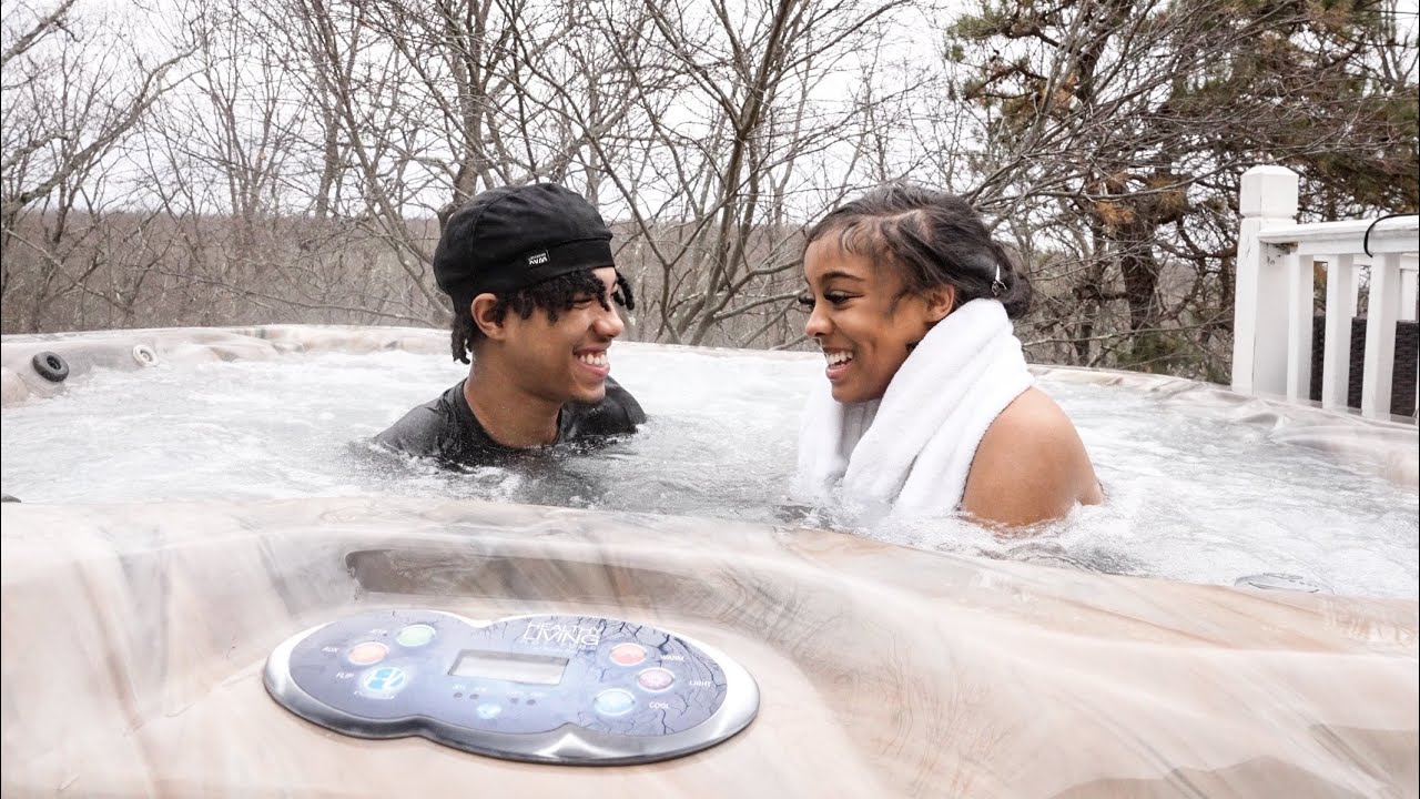 I TOLD JAYDA TO GET IN THE HOT TUB WITH ME...😏