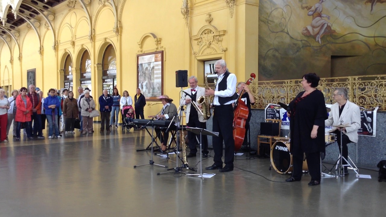 Darja Kuncová a Revival Swing Band Praha - Jazzové lázně