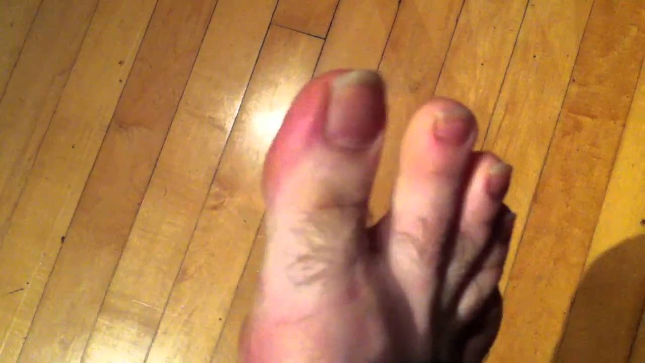 TOP VIEW FOOT FLEXING DIRTY FEET AND WIGGLY TOES