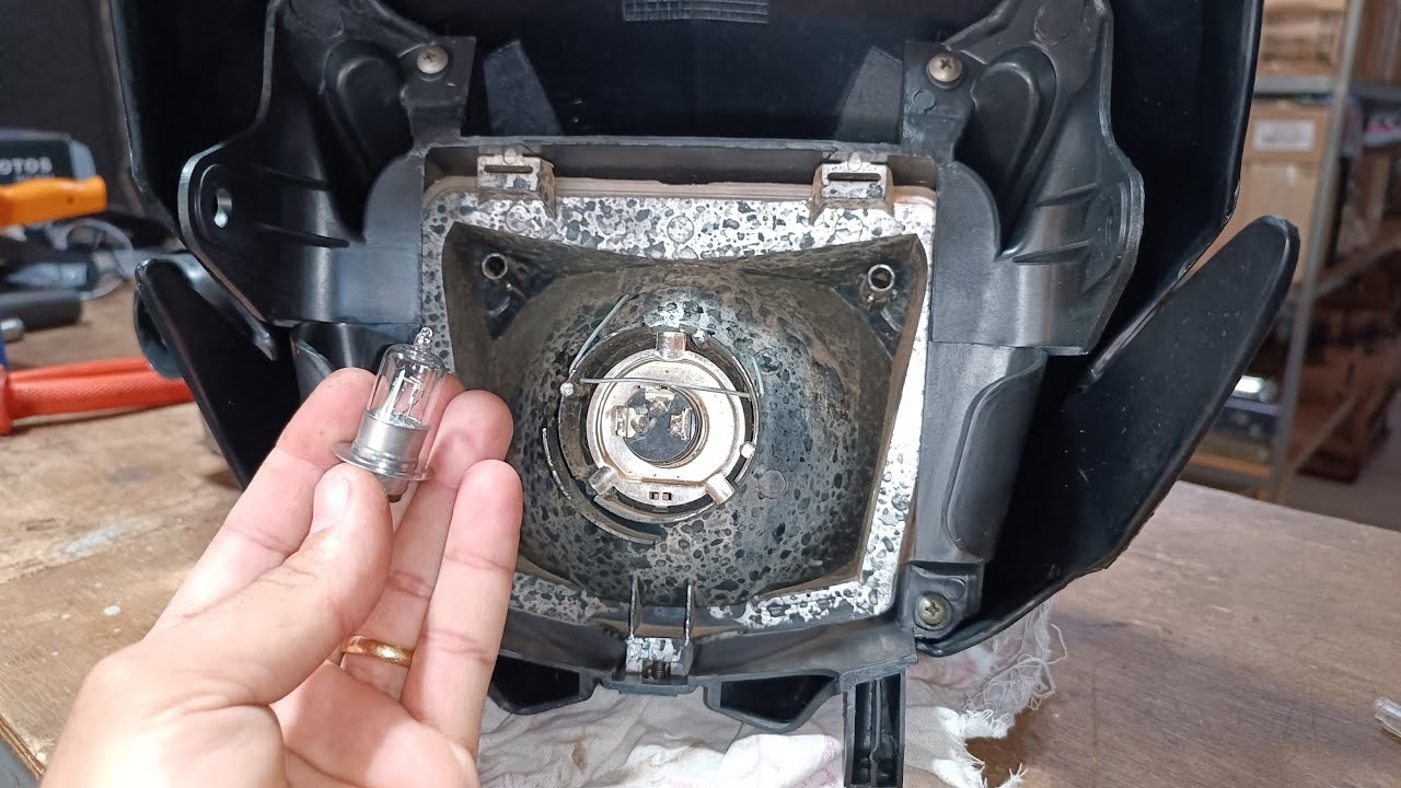 Farol de CG Titan na POP 100  O FAROL FICA MAIS FORTE