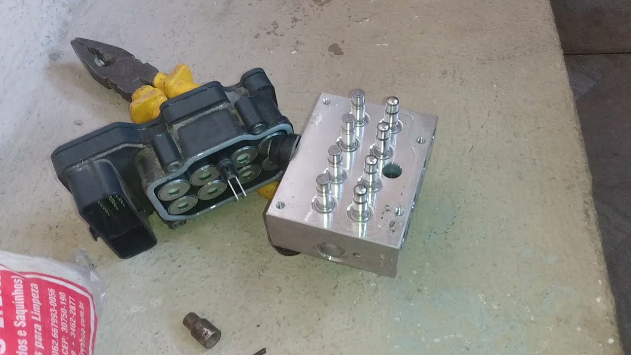 Pedal de freio baixando quando liga, CILINDRO MESTRE OU ABS?