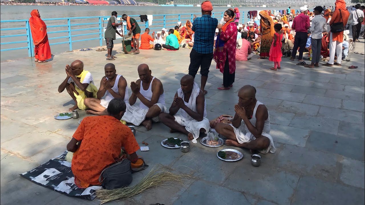 Pind Daan has special significance in Gaya during Pitru Paksha.