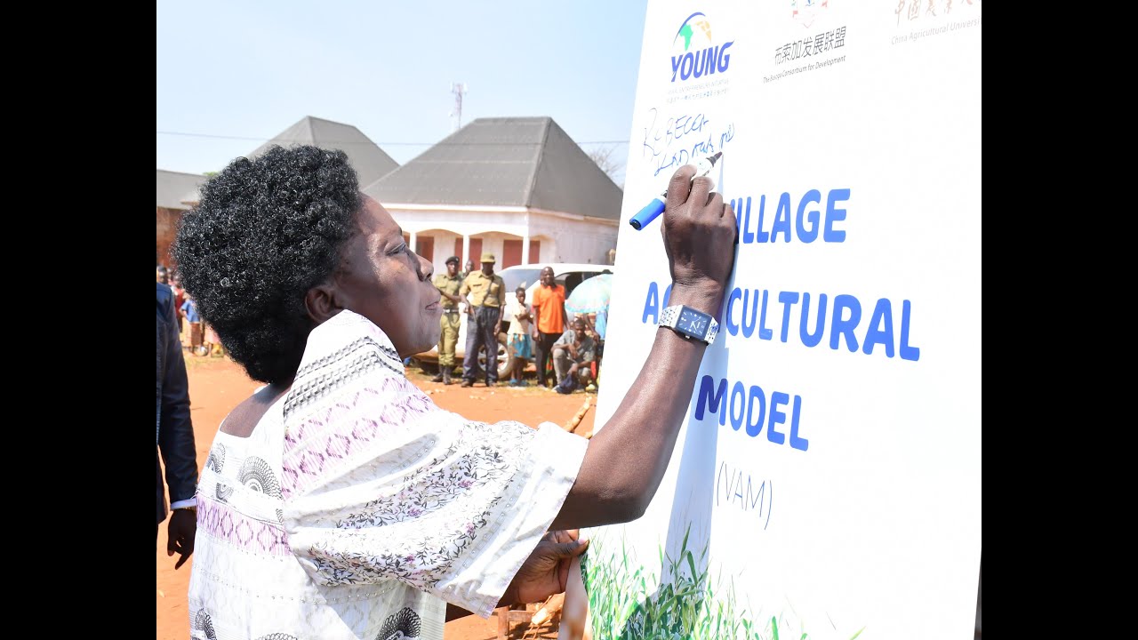 KADAGA LAUNCHES VILLAGE AGRICULTURAL MODEL (VAM) IN MAYUGE AND KAMULI