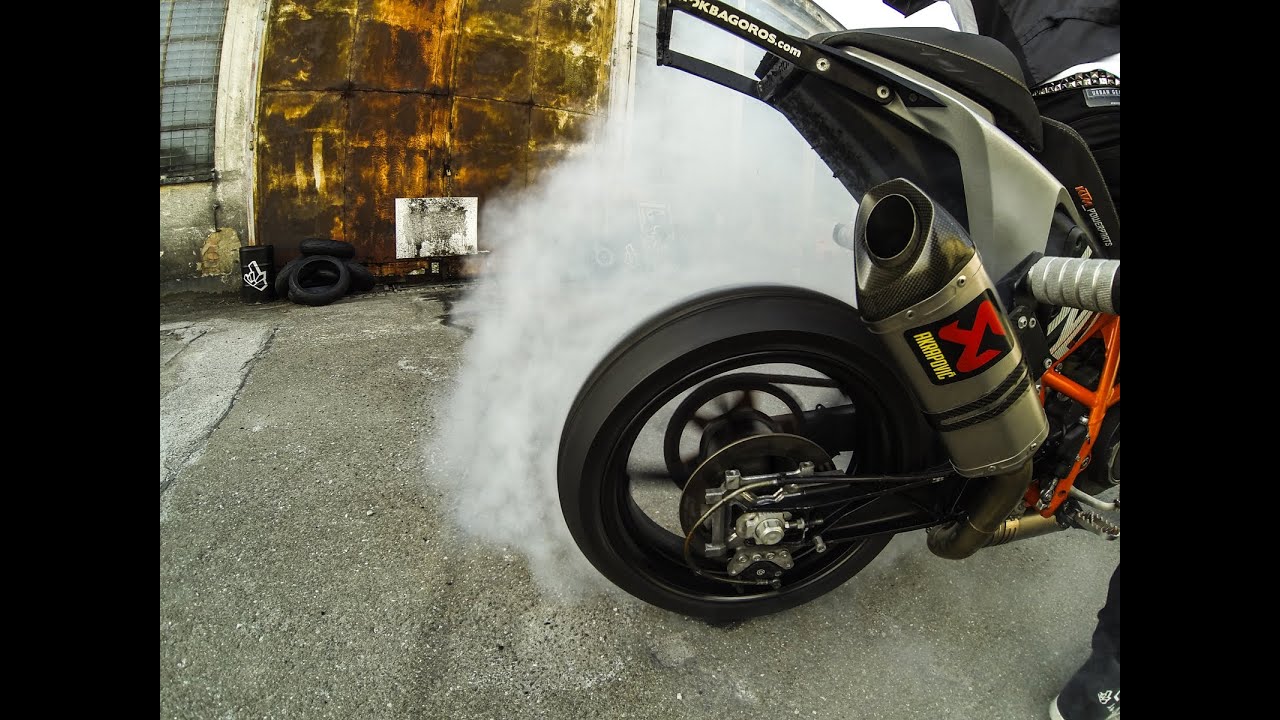 Facebook Celebration 100K burnout with KTM 690 Duke - Rok Bagoros