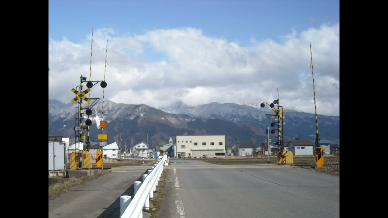 JR飯山線の色々な遮断桿4つの踏切
