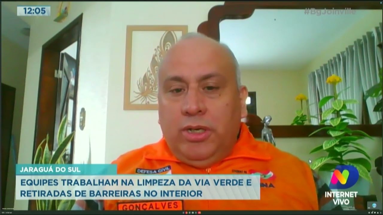 Jaraguá do Sul: equipes trabalham na limpeza da via verde e retiradas de barreiras no interior