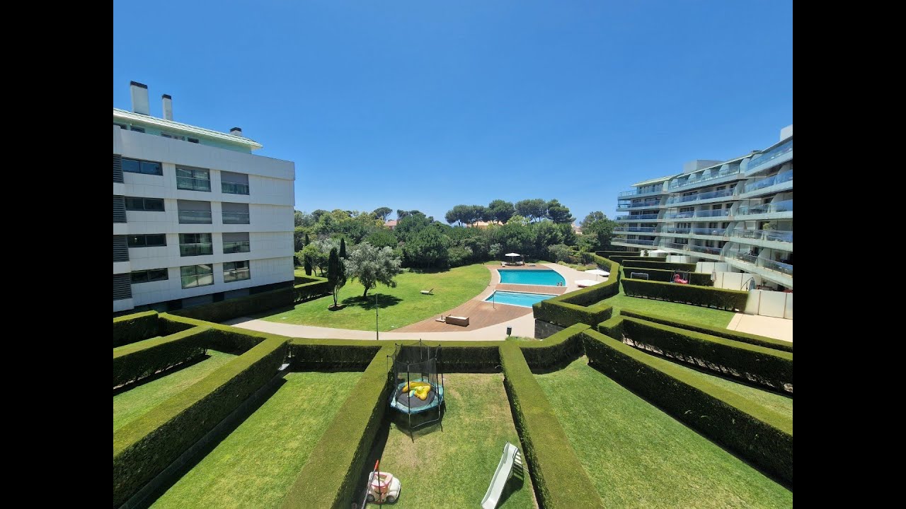 Cascais | Scala. T2. Condomínio com seg. 24h, serviços de concierge, 4 piscinas, e piscina interior.