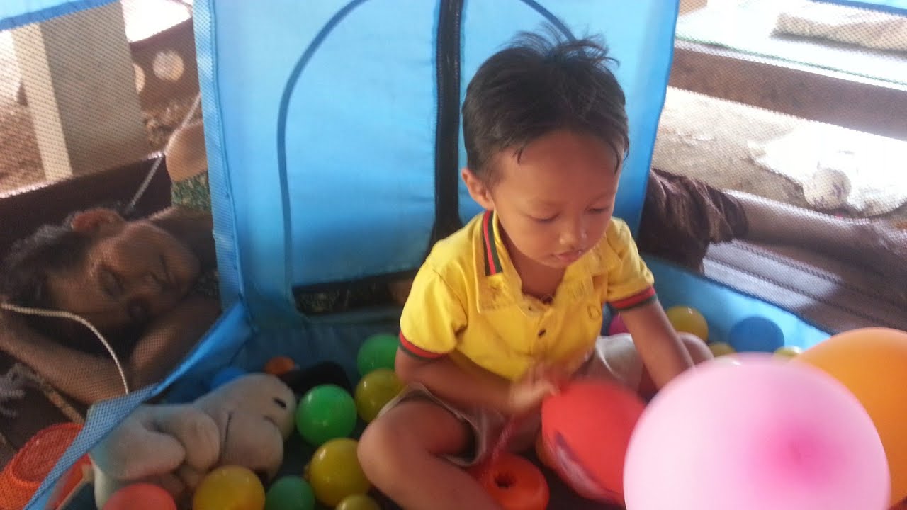 I have a lots of balloons. Let's all clever kids play with me at clever zone.
