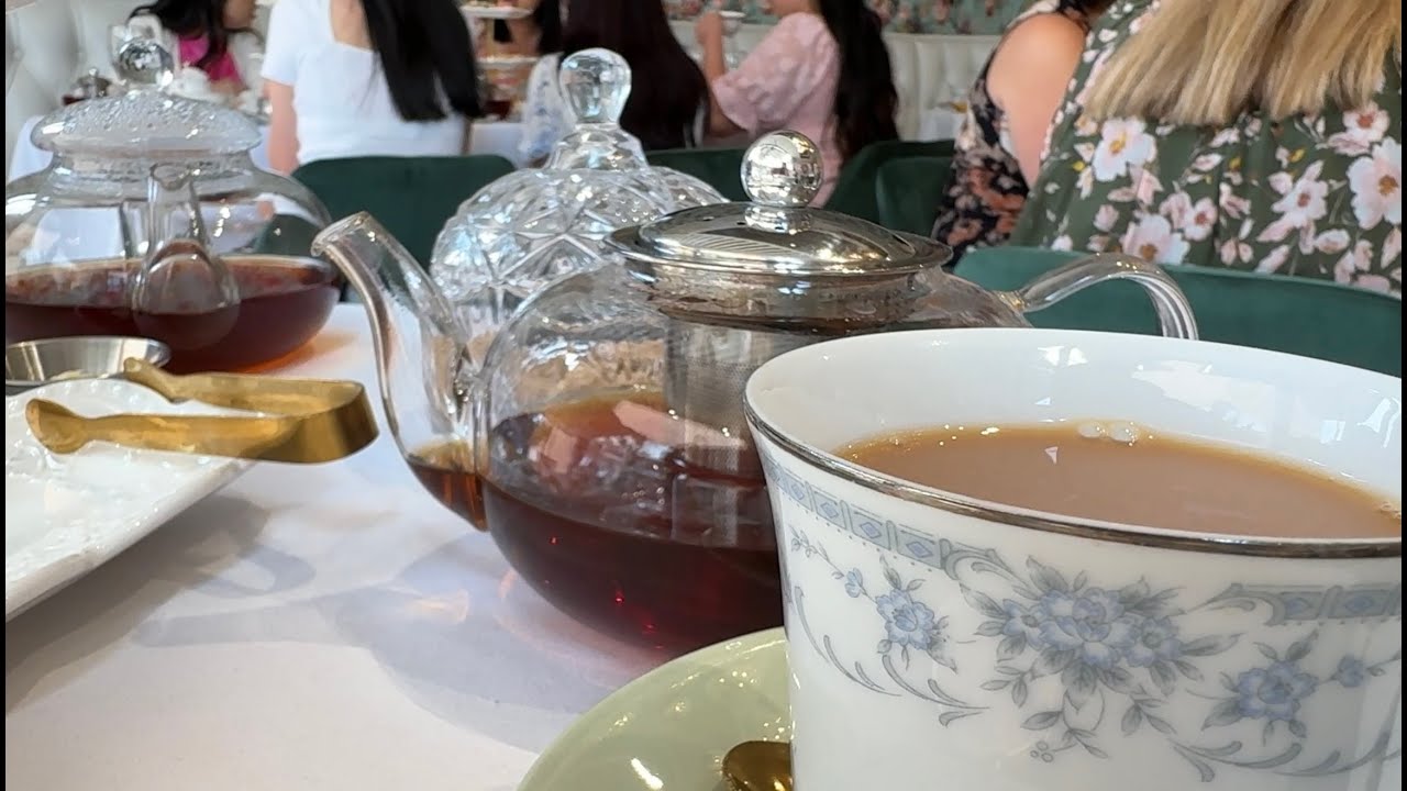 Послеобеденный чай в чайной PaTTea Lou’s Tea Room в Келлере, Техас