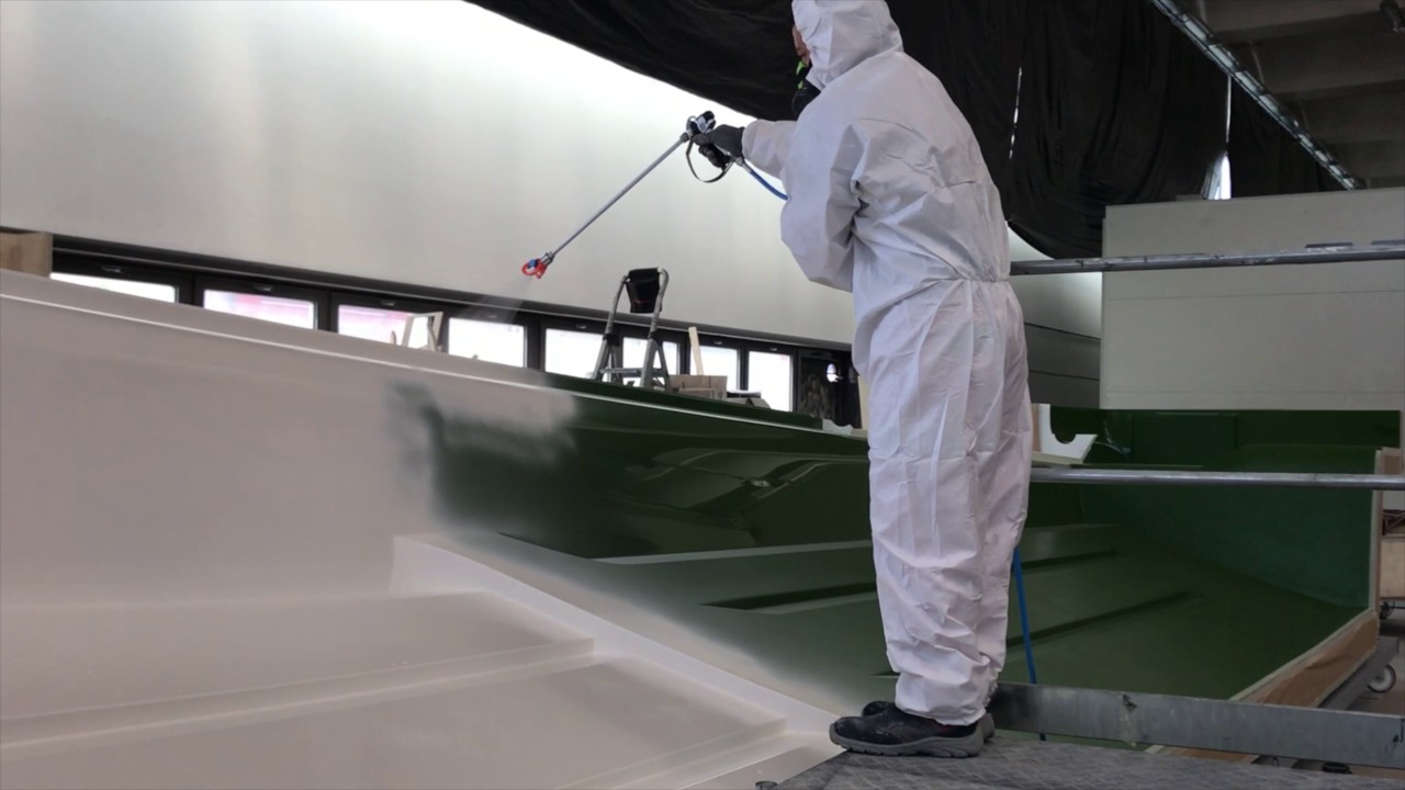 Applying GelCoat with Airless  sprayer TECNOVER mod. MARINE M12