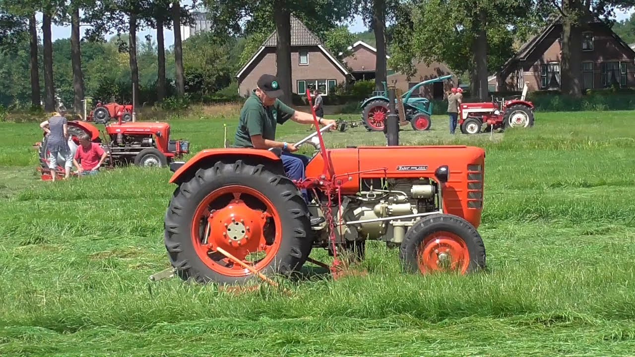 Maaiwedstrijd met oldtimers