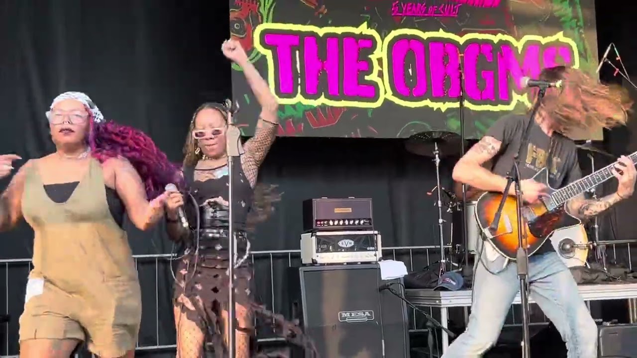The OBGMS w/ Members Of Soji Perform “Outsah” At Camp Punksylvania 2025