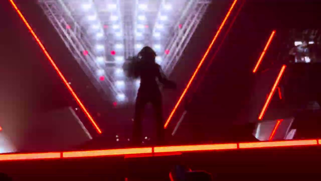Vitaa Confessions nocturnes (part 1) Live Vitaa la tournée Lille Zénith 2025