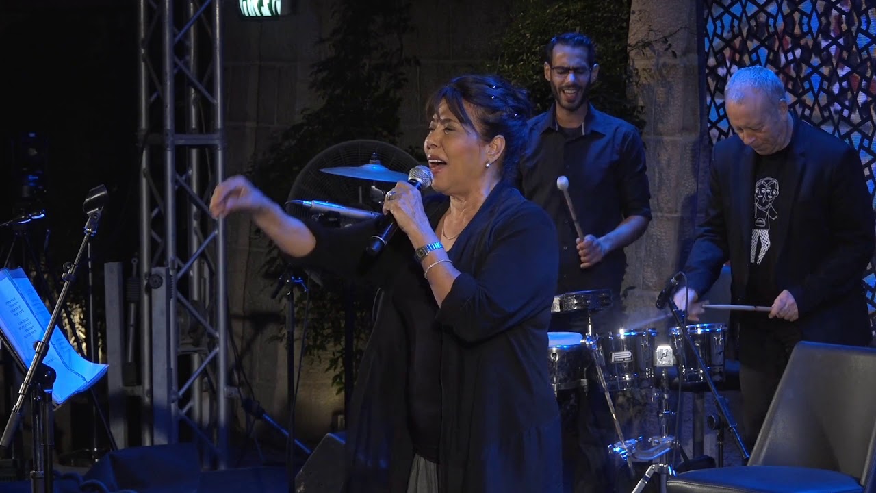 סיפורים במונו | מרגלית צנעני - קפה אלמברה והקדמה