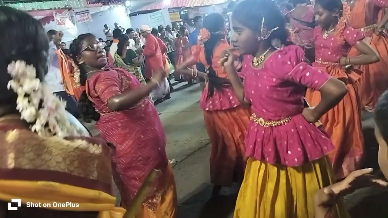 కల్లాకపటం ఆడని వాడ అంటూ  కోలాటంతో ఇలా చేశారు