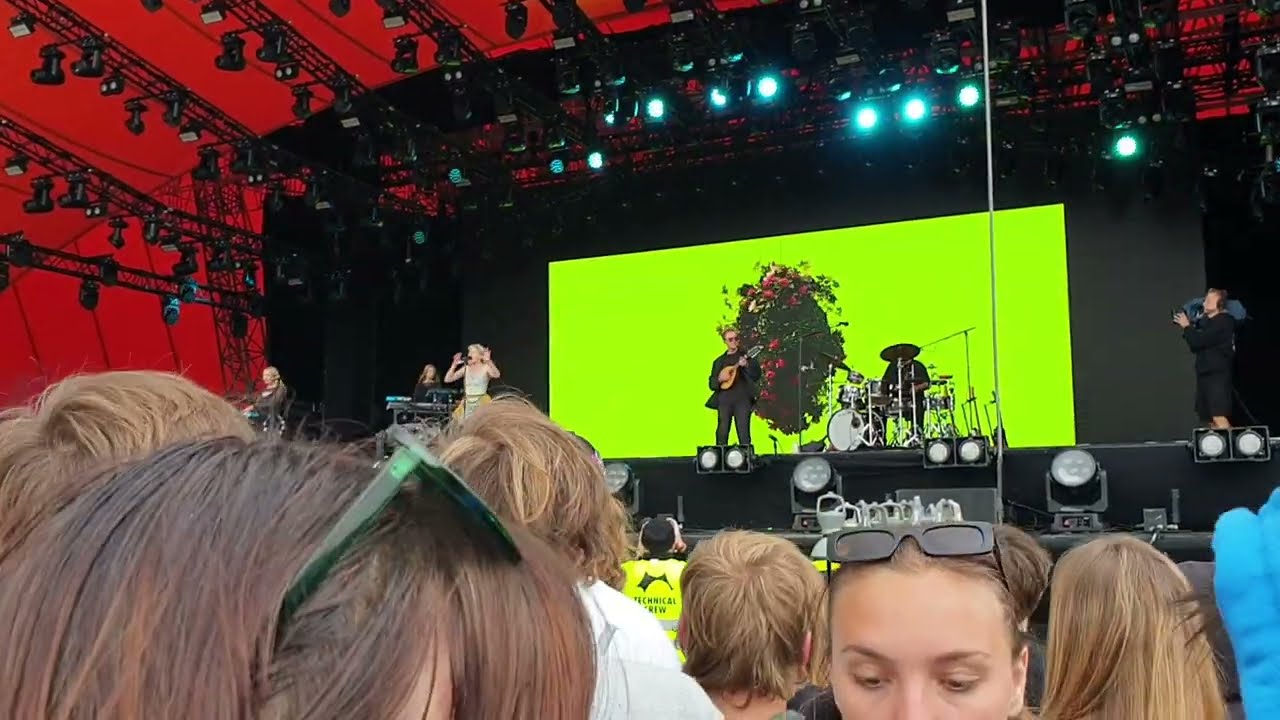 20240705 - AURORA - Live at Roskilde Festival - 04/12 A Soul With No King (with bee incident)