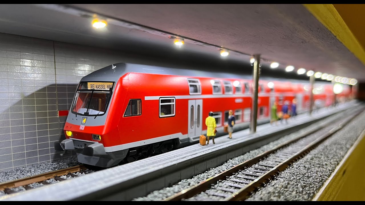Verspätung und Fahrt im neuen Bahnhof