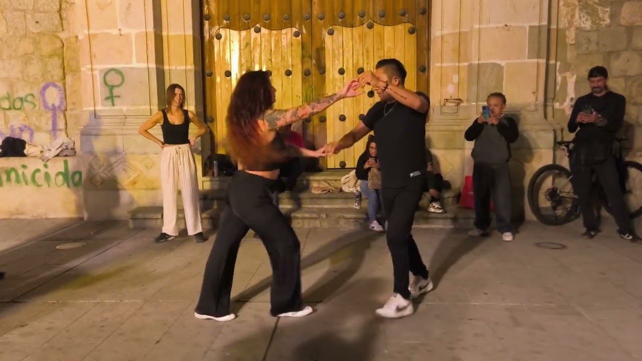 Secuencia 075. Diego Feria con salsa en uno en pareja. 08-ene-26. 