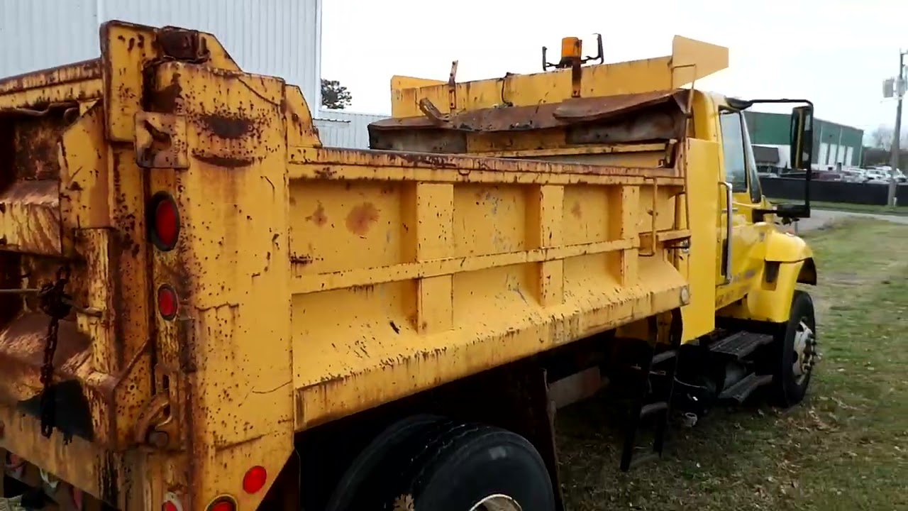 Auction #3964916 - 2003 International 4300