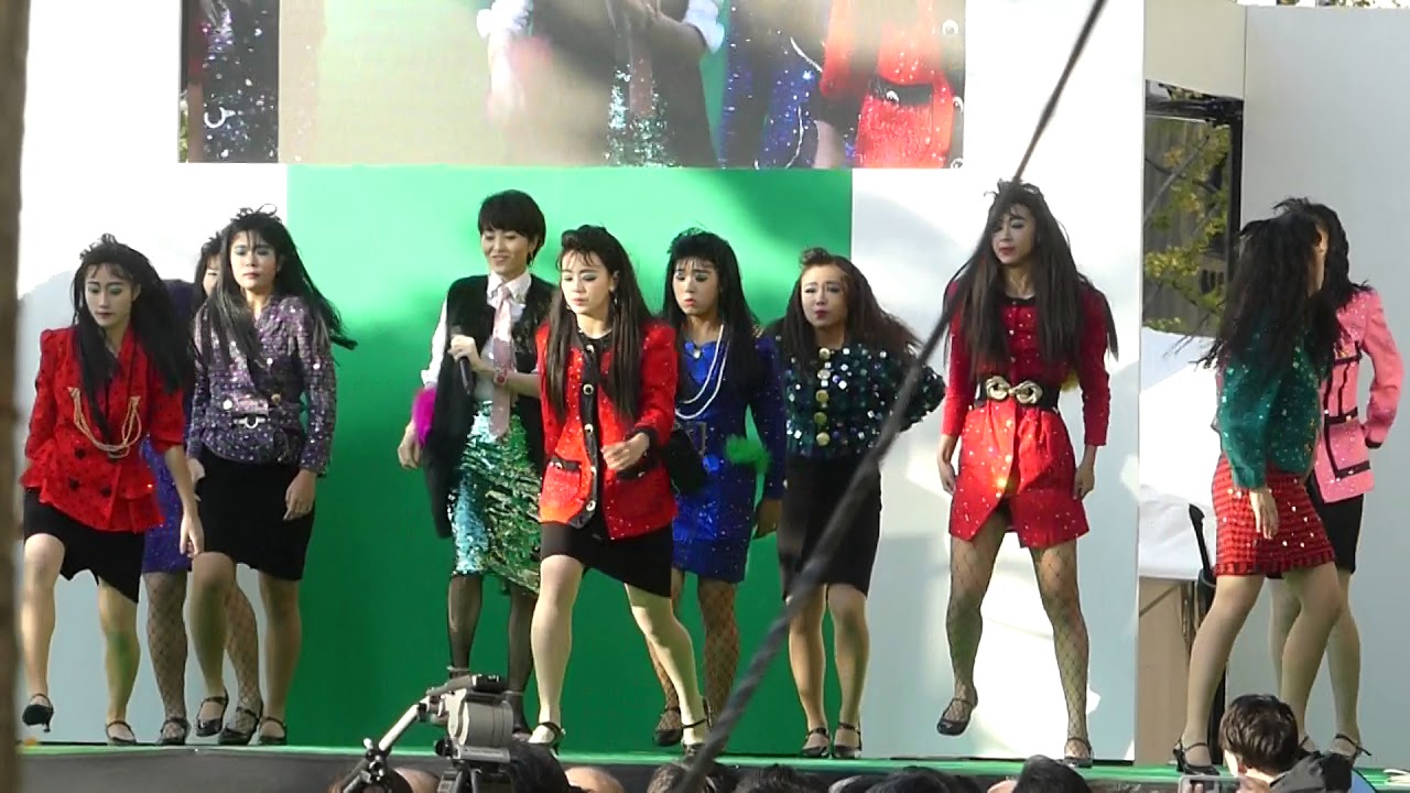 2017 1112御堂筋ランウェイ15　荻野目洋子さんと登美丘高校ダンス部◎