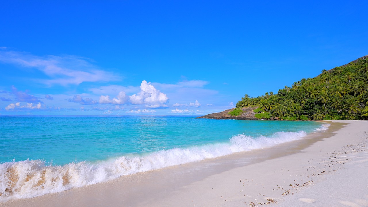 Beach 4K 🏝 Turquoise Water, White Sand and Ocean Sounds