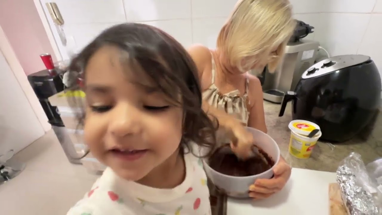 Bolo de Chocolate com Luisa 