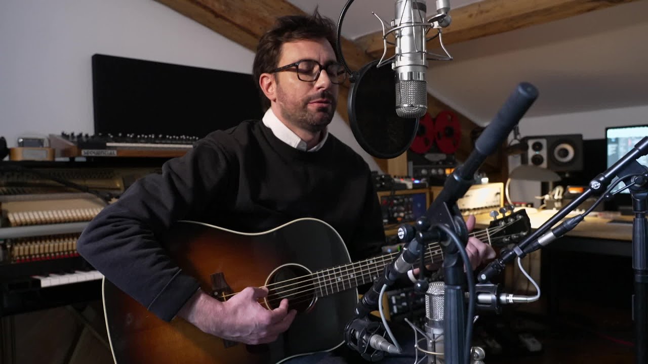 Le chanteur de Cocoon sort son 5e album. Mark Daumail repart à 0 avec un processus créatif inédit.
