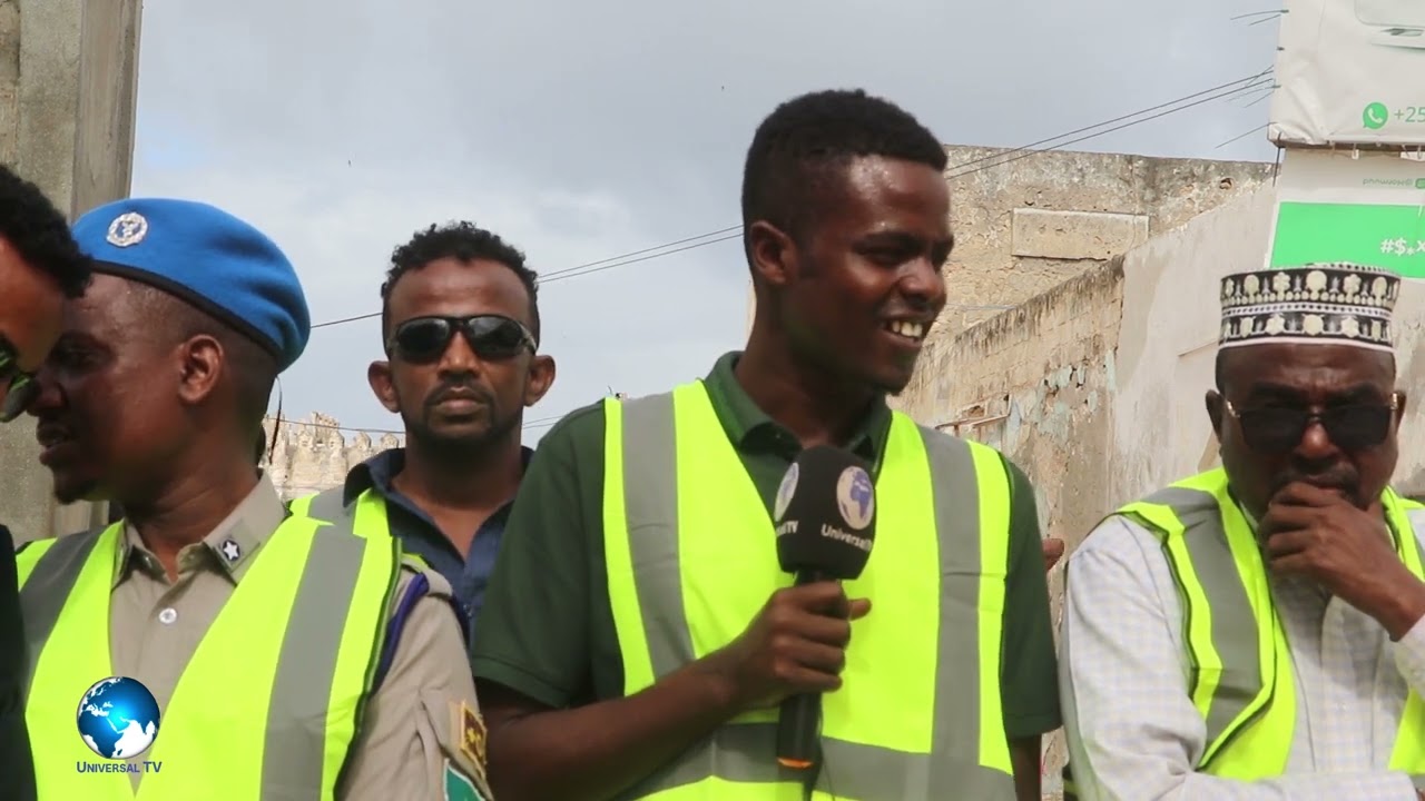 Maamulka Degmada Baraawe oo kormeeray xaafadaha uu saameeyey roobka ee magaalada Baraawe.
