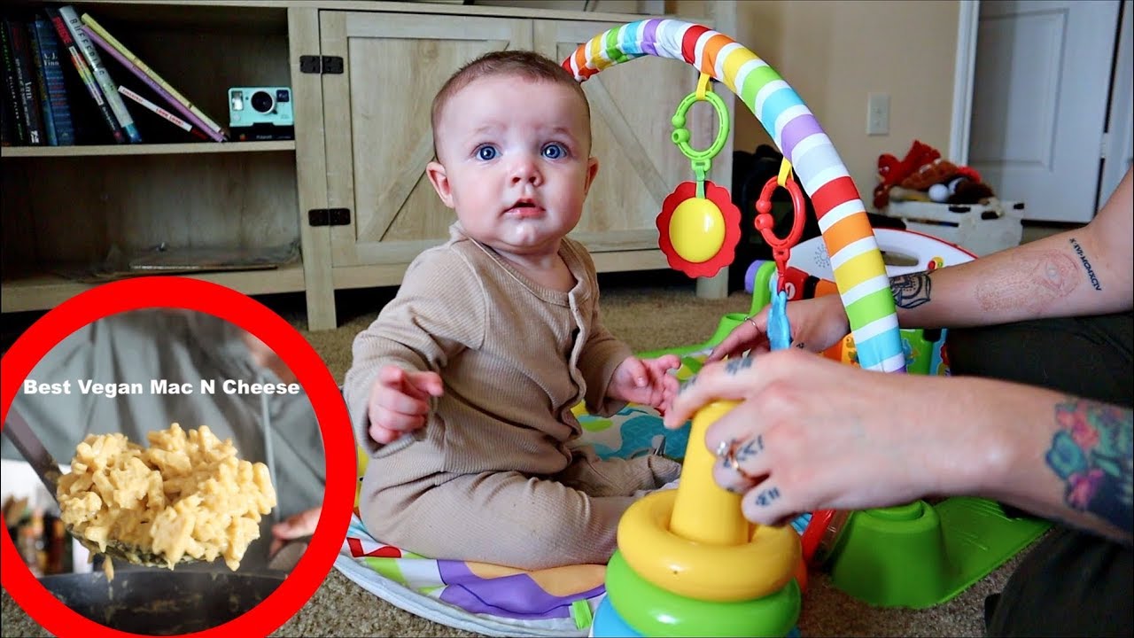 baby sits on her own and making the best vegan Mac n cheese | social distancing day 5 | Sam&Alyssa