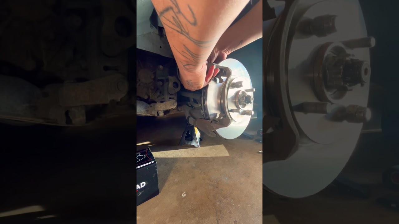 2012 Nissan Sentra front rotors / brake pads ￼