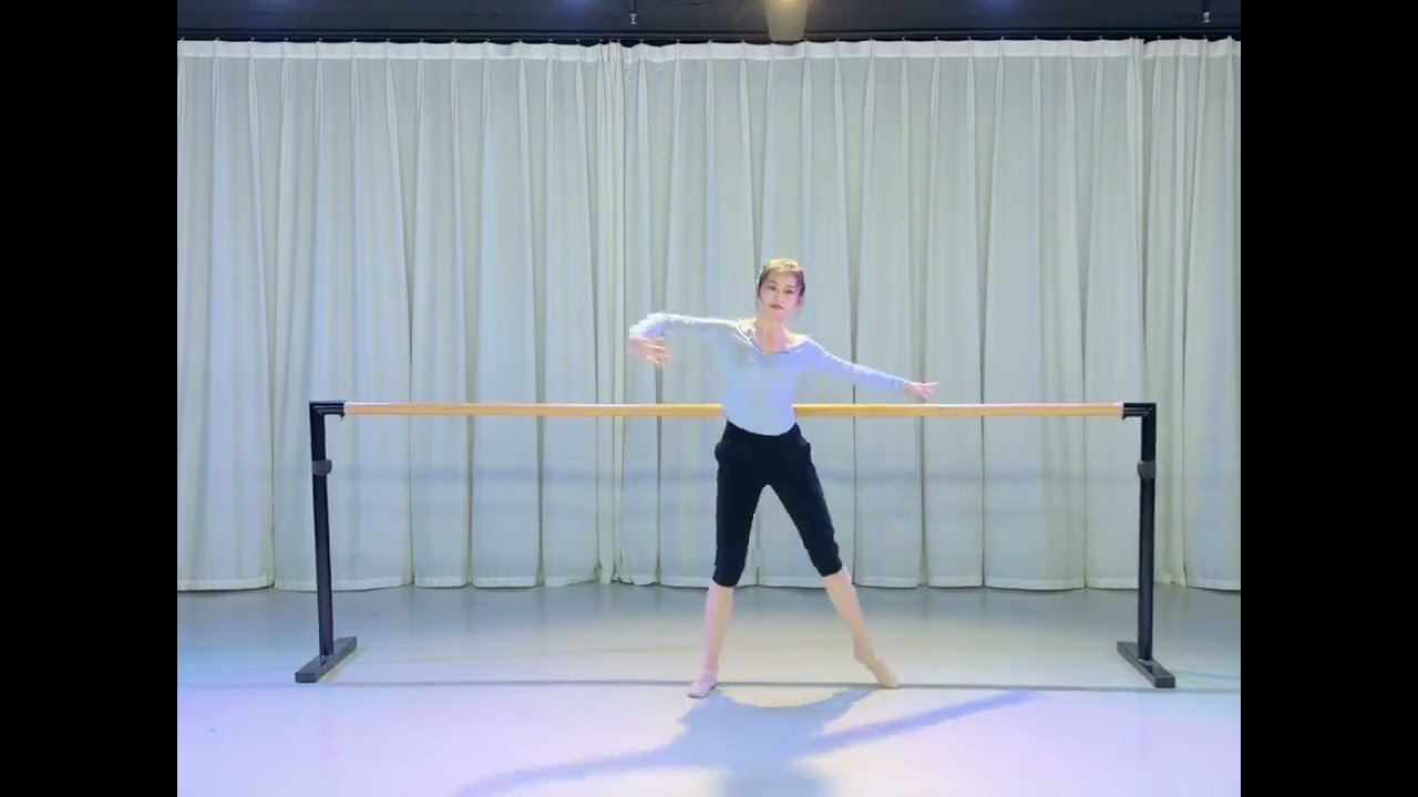 Master the Art of Chinese Classical Dance: Gravity Techniques Unveiled