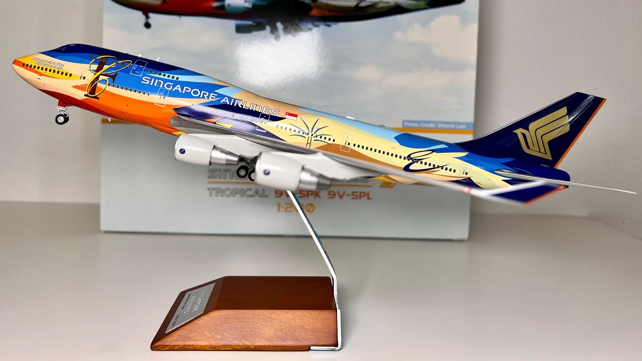 UNBOXING and REVIEW!!  Jc wings 1:200 Singapore Airlines 747-400 “Tropical” reg. 9V-SPL ~  BBOX2523