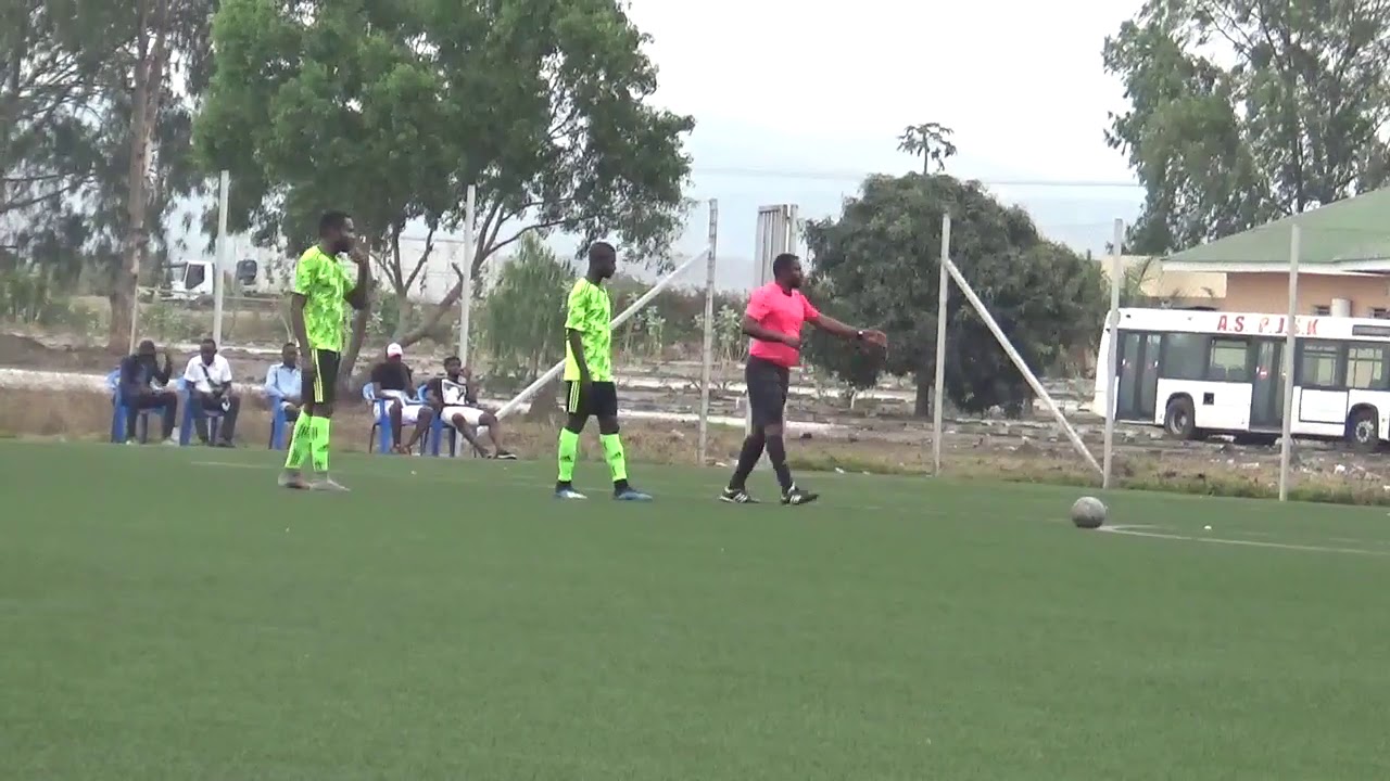 Coup franc de &Acirc;g&eacute;e Basiala contre Real de Kinshasa