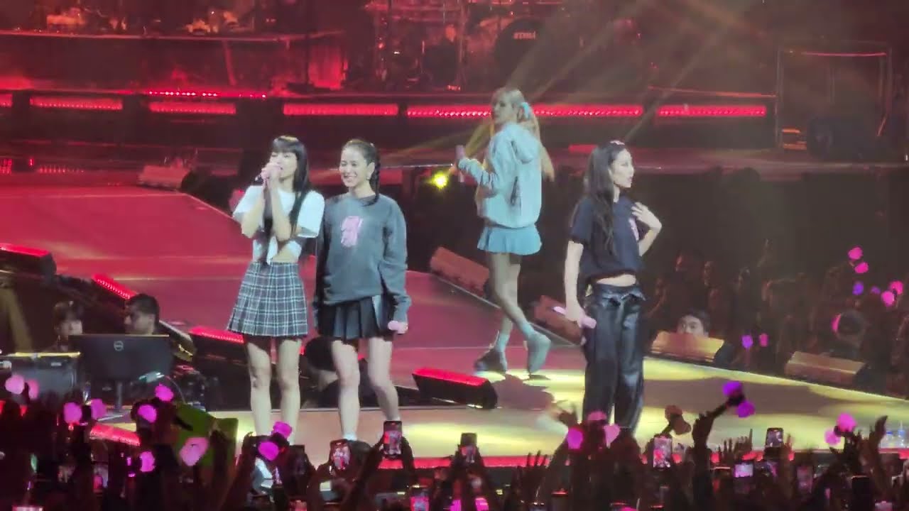 BLACKPINK (블랙핑크) - Stay - Chicago - [4K] 20221111