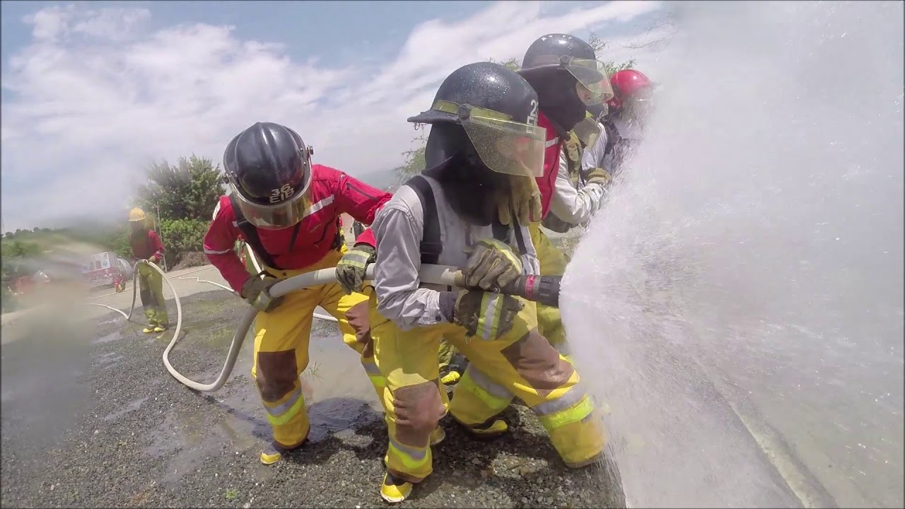 ENTRENAMIENTO CON MANGUERAS Y CHORROS NORMA NFPA 1961   1962