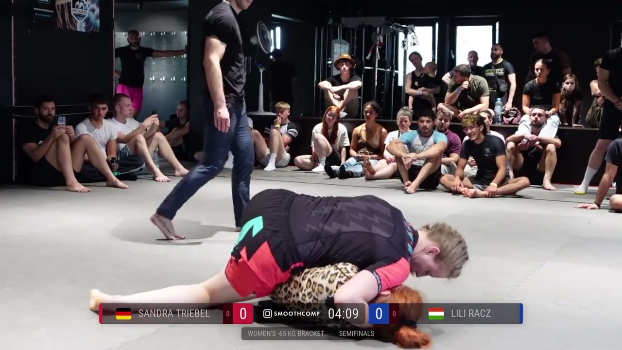 Lili vs. Sandra rear naked choke finish