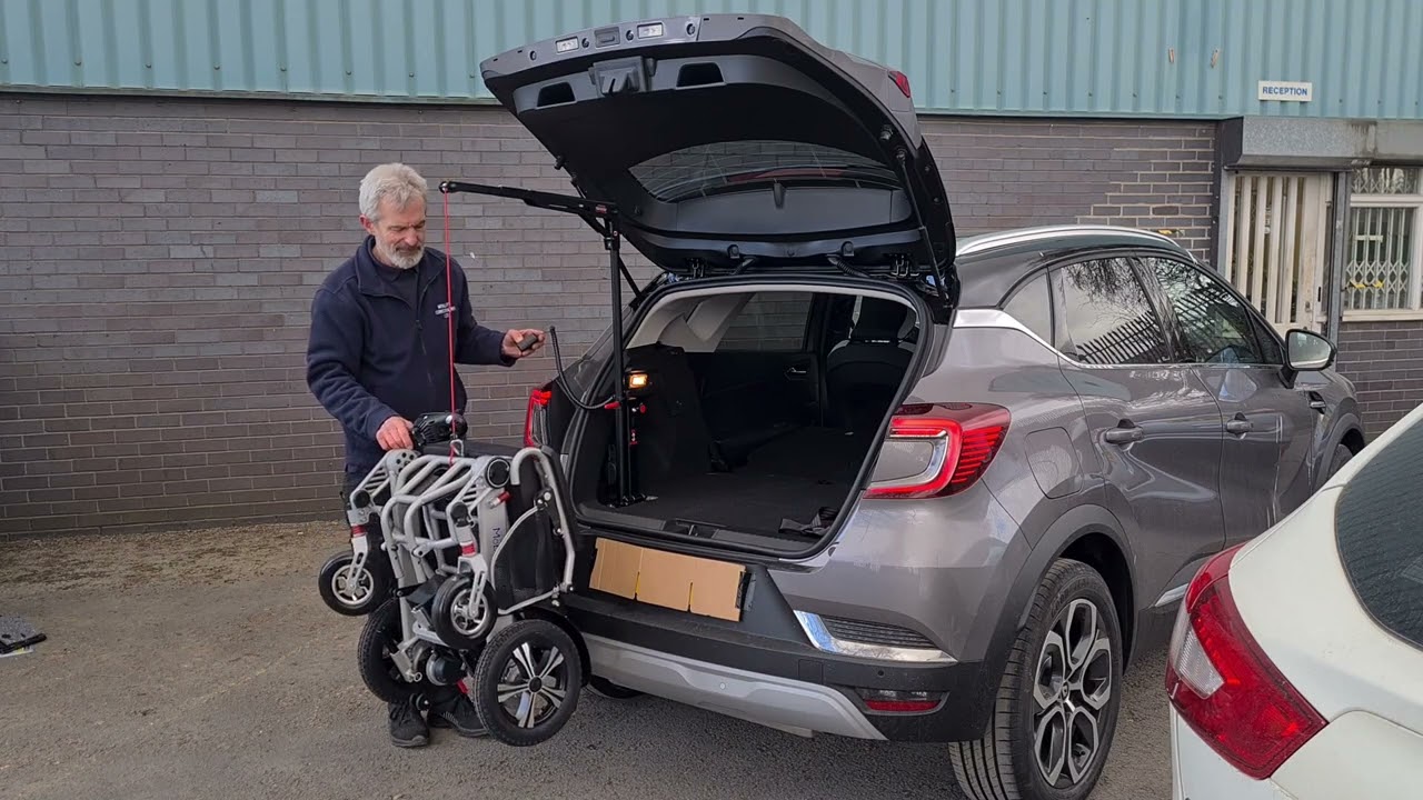 Brig-Ayd 40kg Hoist fitted in a Renault Captur