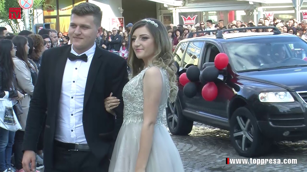 И абитуриентите на ПМГ в Гоце Делчев демонстрираха вкус, стил и шик