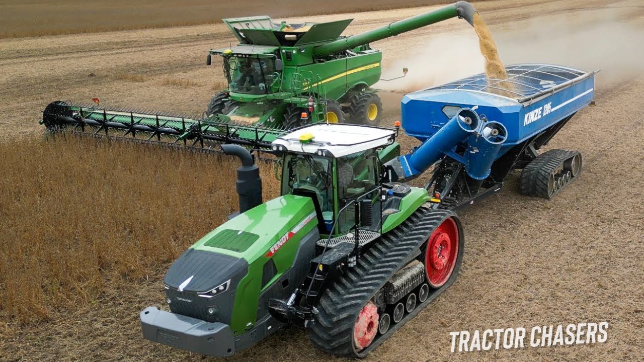 Two John Deere S780 Combines and Fendt 1162 Tractor Harvesting Soybeans