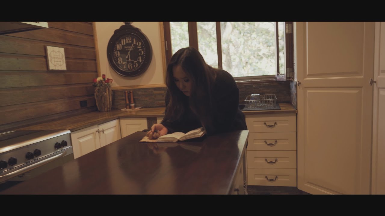 Arisa - Crashes (Official Music Video)