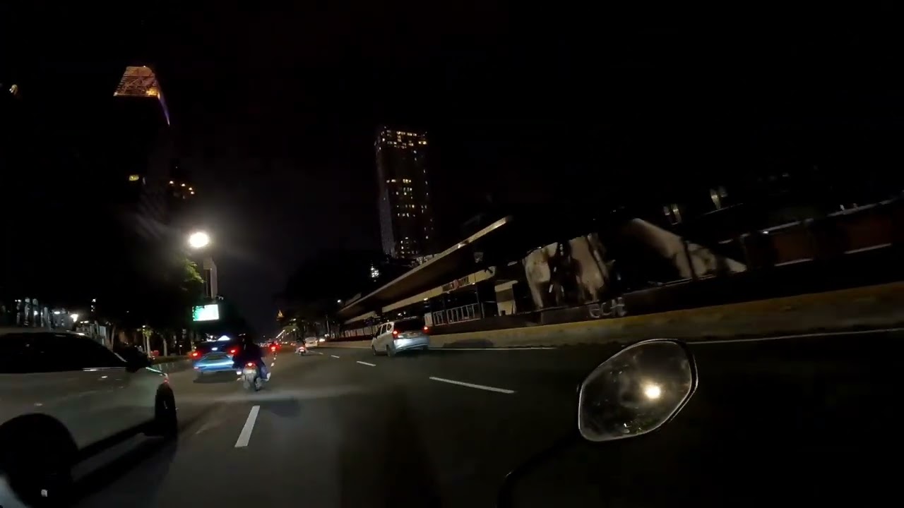Motoran malam hari Action Cam Test Low Light. Jakarta.
