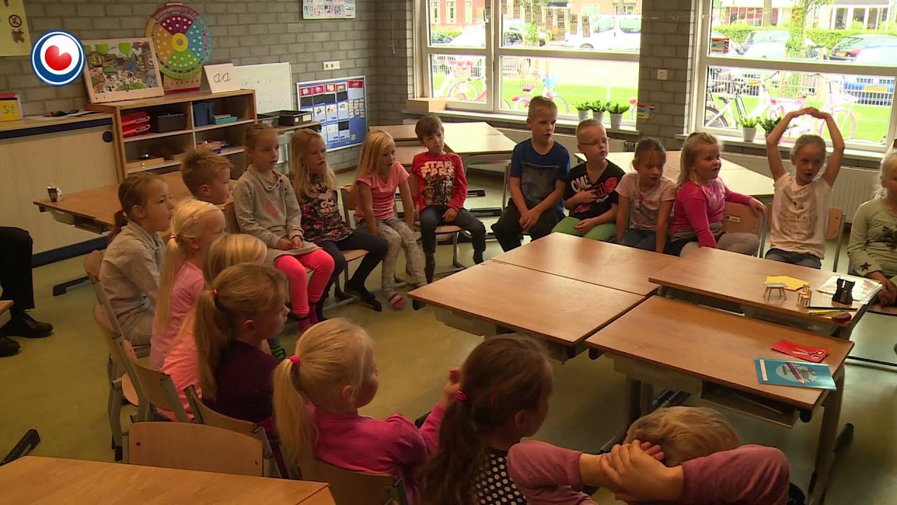 Harkema laat drietalig onderwijs zien aan Antillianen