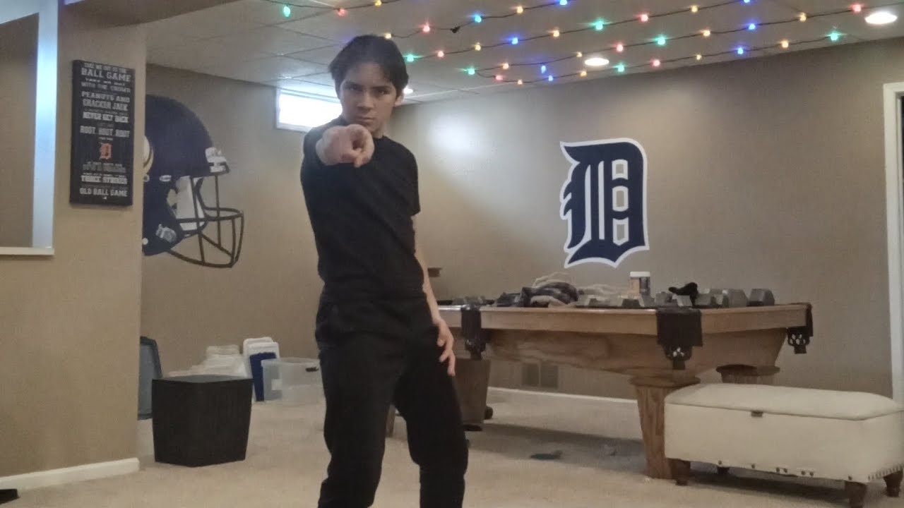 Dancing to bad by Michael Jackson [ NOT THE REAL DANCE ]