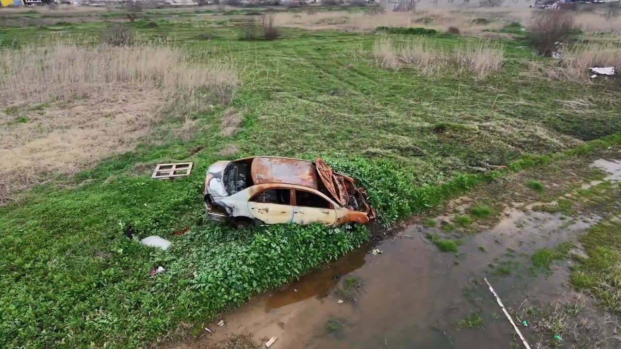 Κλεμμένα,και καμμένα αμάξια διπλα σε καταυλισμό...