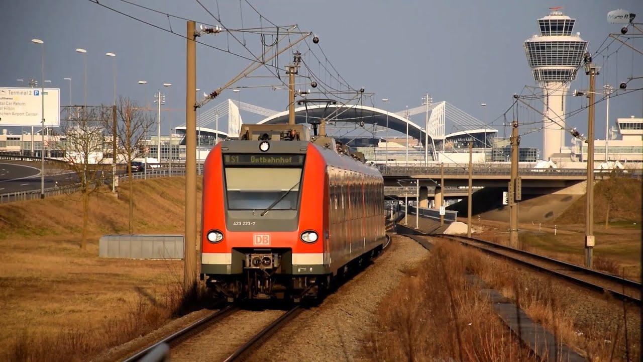 München Flughafen Besucherpark mit ET423 der S-Bahn München und ET 442 
