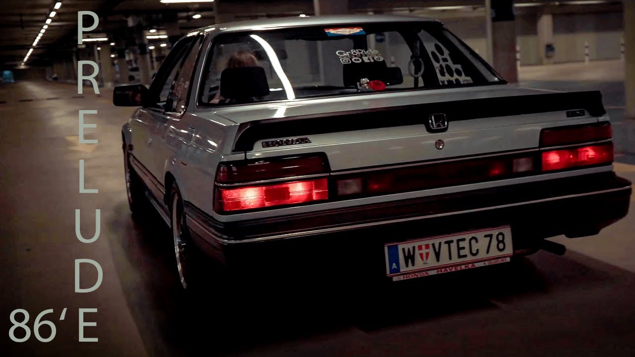 86' Honda Prelude at stadion view