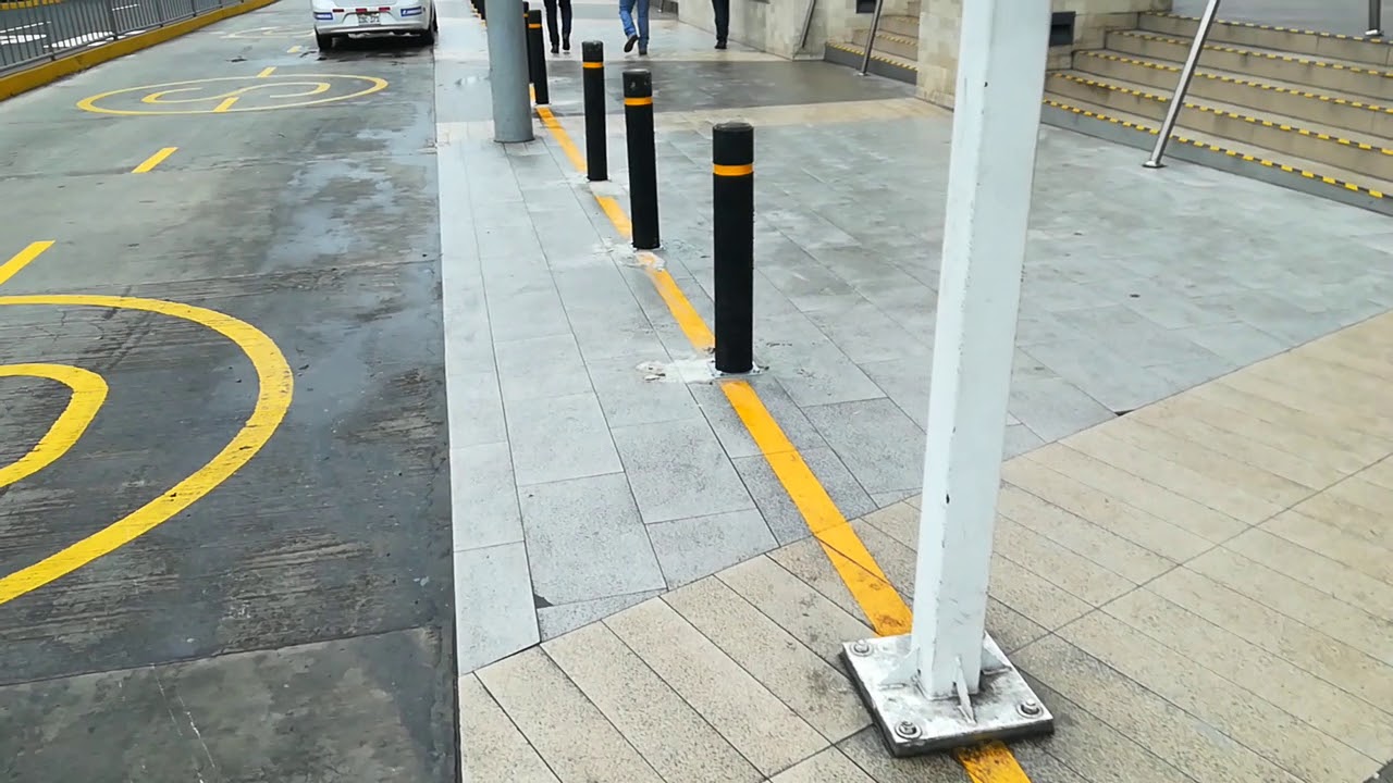 Bolardos delimitadores, bolardos crean barrera f&iacute;sica, recubiertos de caucho evitan ingreso de autos